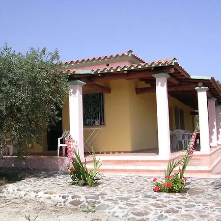 Degli Ulivi E Delle Rose Holiday home *